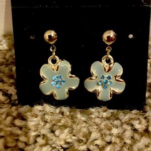 Blue flower dangle earrings!